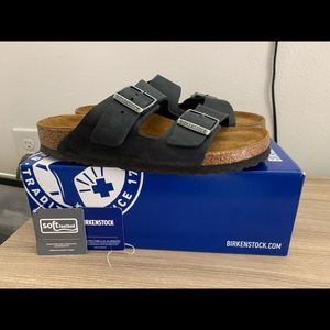 Birkenstock’s Arizona black leather size 8 or 81/2